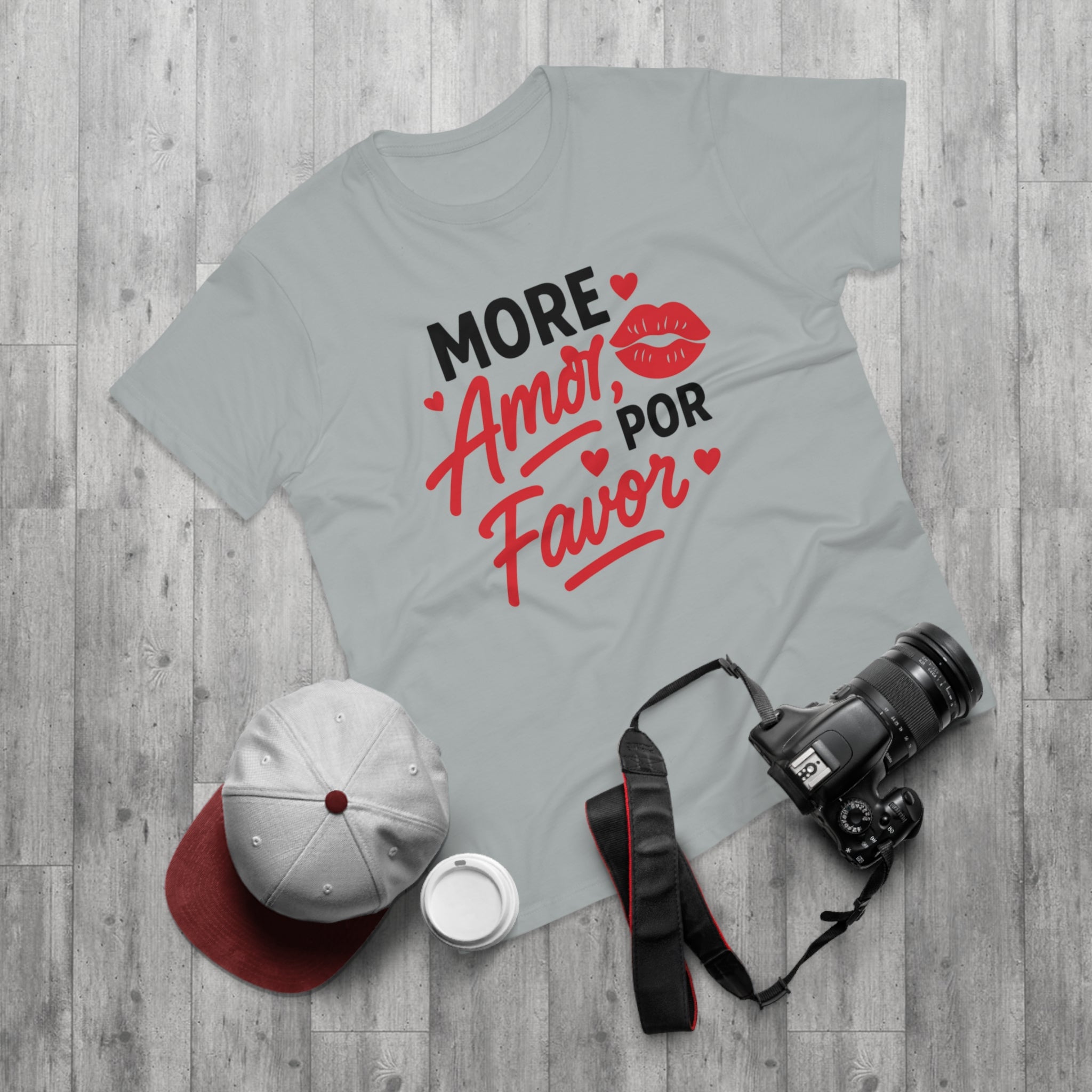 Romantisches T-Shirt – „More Amor, Por Favor“ – Love Shirt mit Herz & Kussmotiv