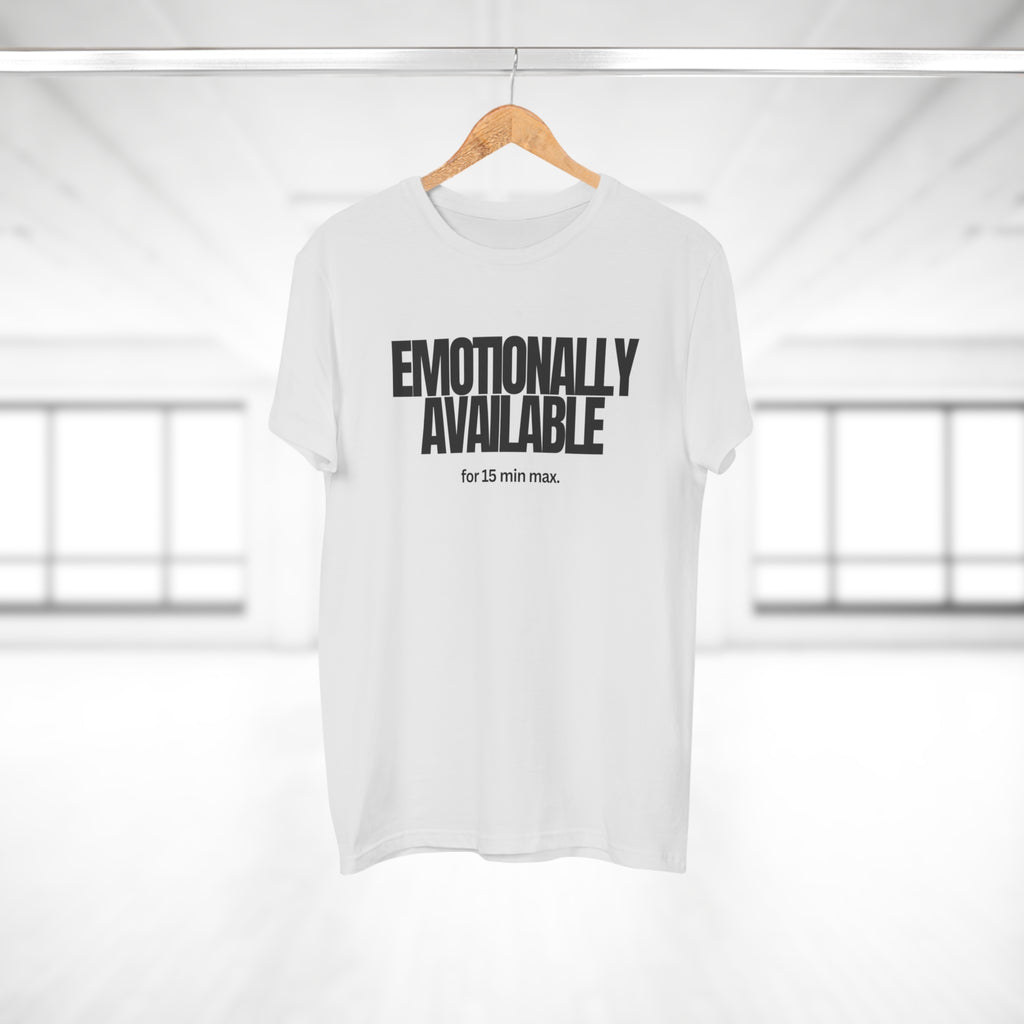 Emotionally Available for 15 min max. - Zeig Haltung – Männer Shirt mit Statement aus reiner Baumwolle