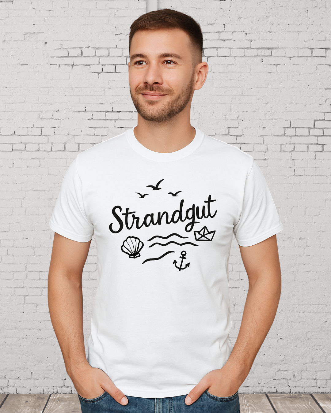 Strandgut T-Shirt – Maritimes Shirt mit Muschel, Anker & Papierboot – Küstenmode