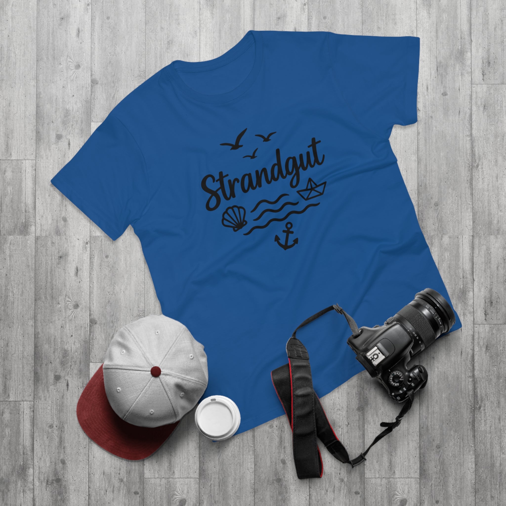 Strandgut T-Shirt – Maritimes Shirt mit Muschel, Anker & Papierboot – Küstenmode