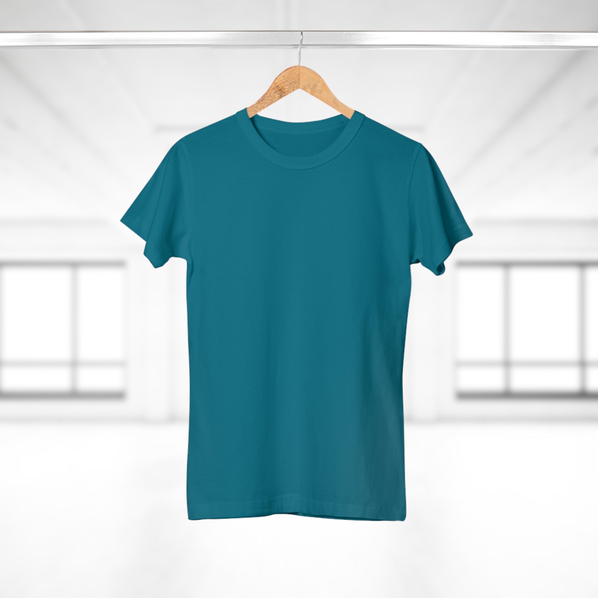 BACK PRINT: HOTTER - Wilde Vibes & coole Prints – Frauen T-Shirt, das dein Outfit rockt!