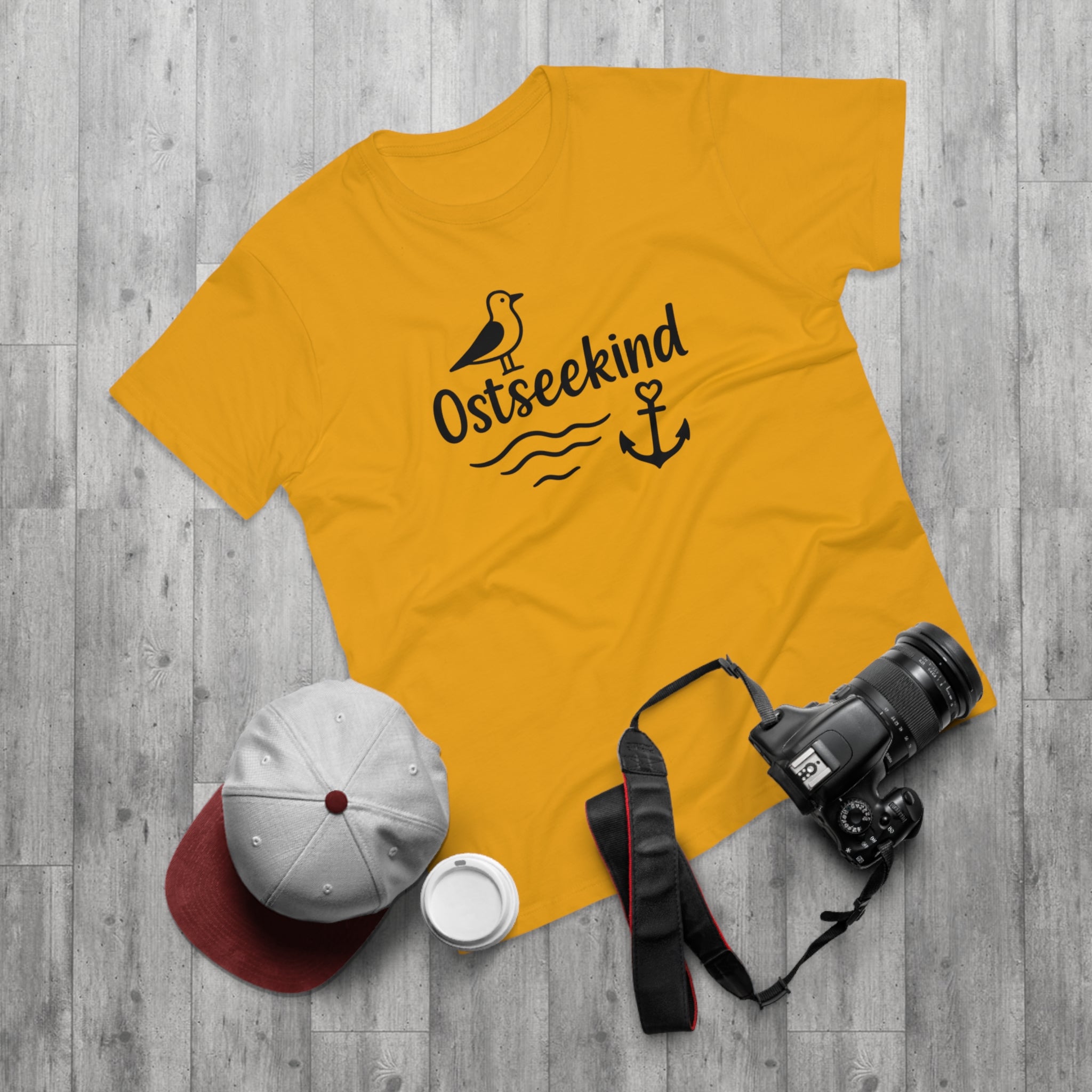 Ostseekind T-Shirt – Maritimes Shirt mit Möwe & Anker – Geschenk für Ostsee Fans