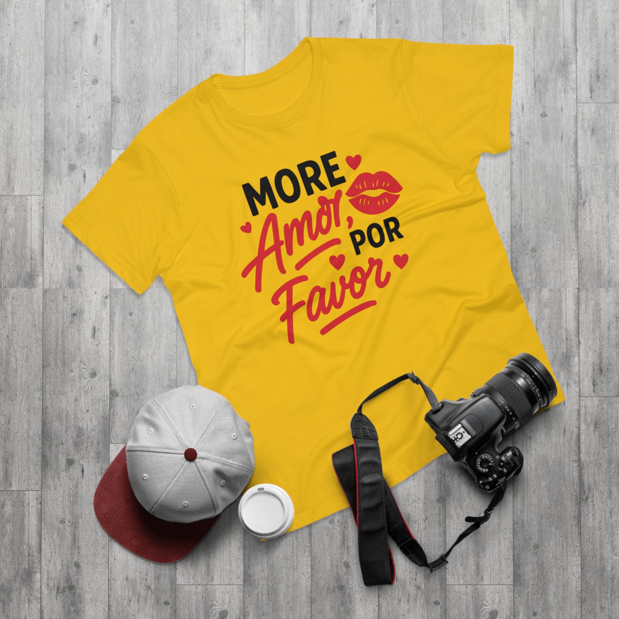 Romantisches T-Shirt – „More Amor, Por Favor“ – Love Shirt mit Herz & Kussmotiv