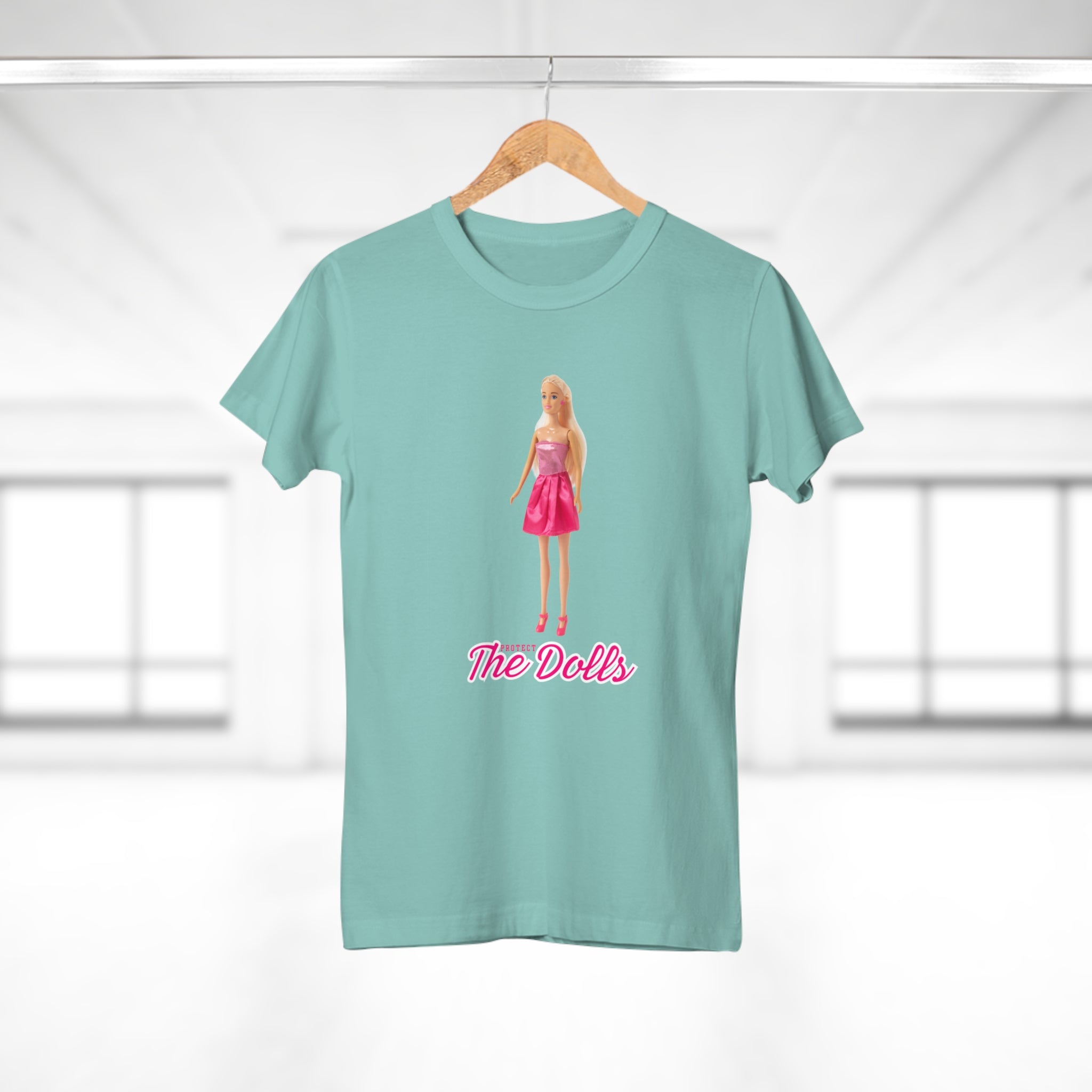 PROTECT THE DOLLS Freches Fashion Shirt für Frauen – Kombinierbar & provokant