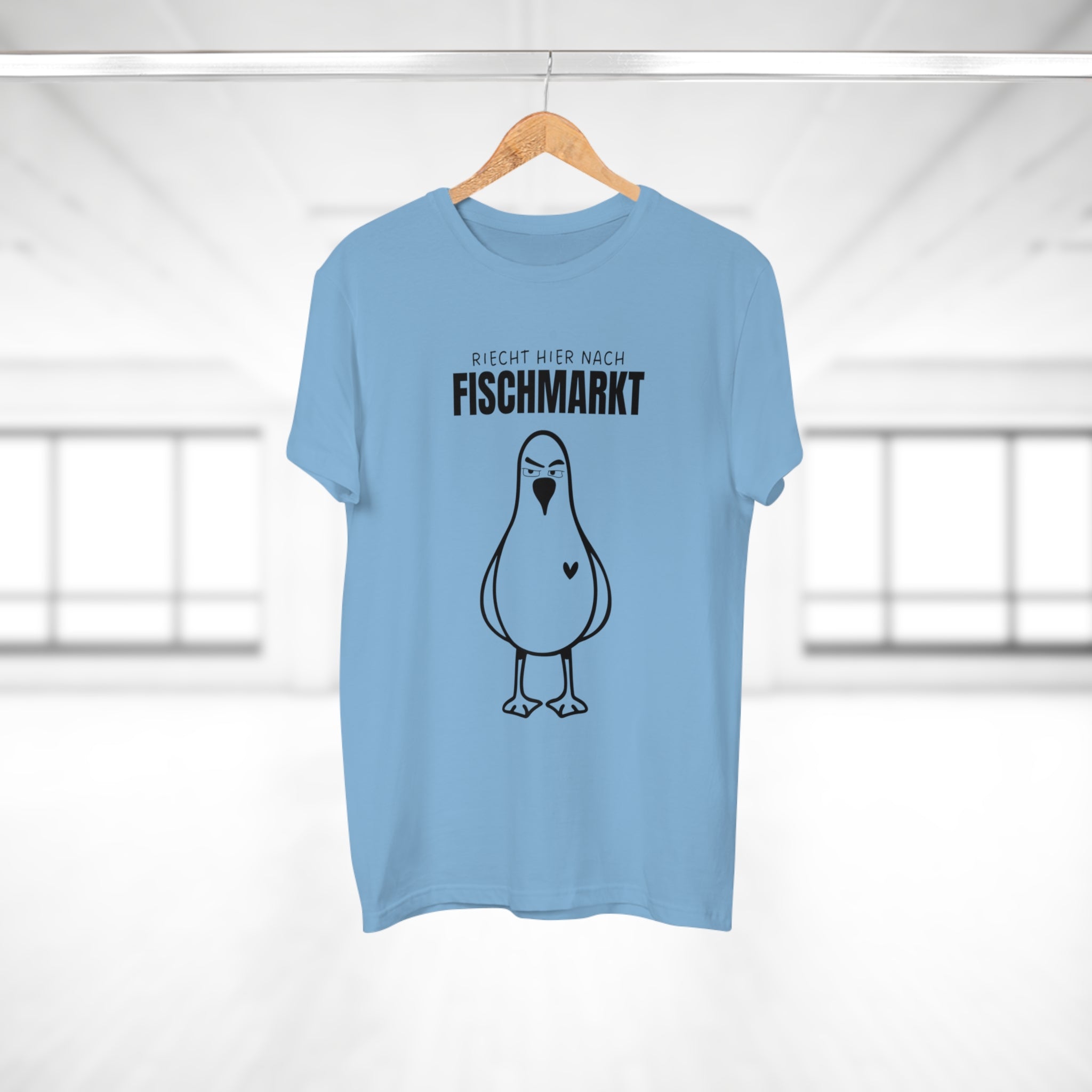 RIECHT HIER NACH FISCHMARKT
- Freches Hamburg Shirt – Mit hanseatischem Humor und maritimem Flair