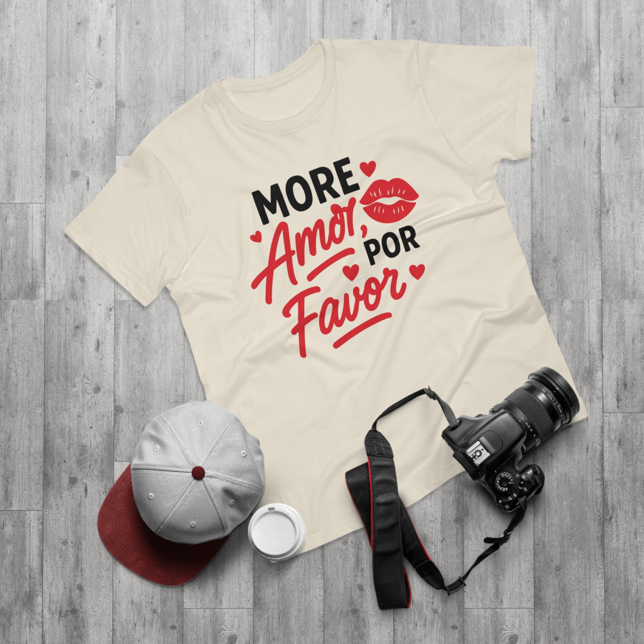 Romantisches T-Shirt – „More Amor, Por Favor“ – Love Shirt mit Herz & Kussmotiv
