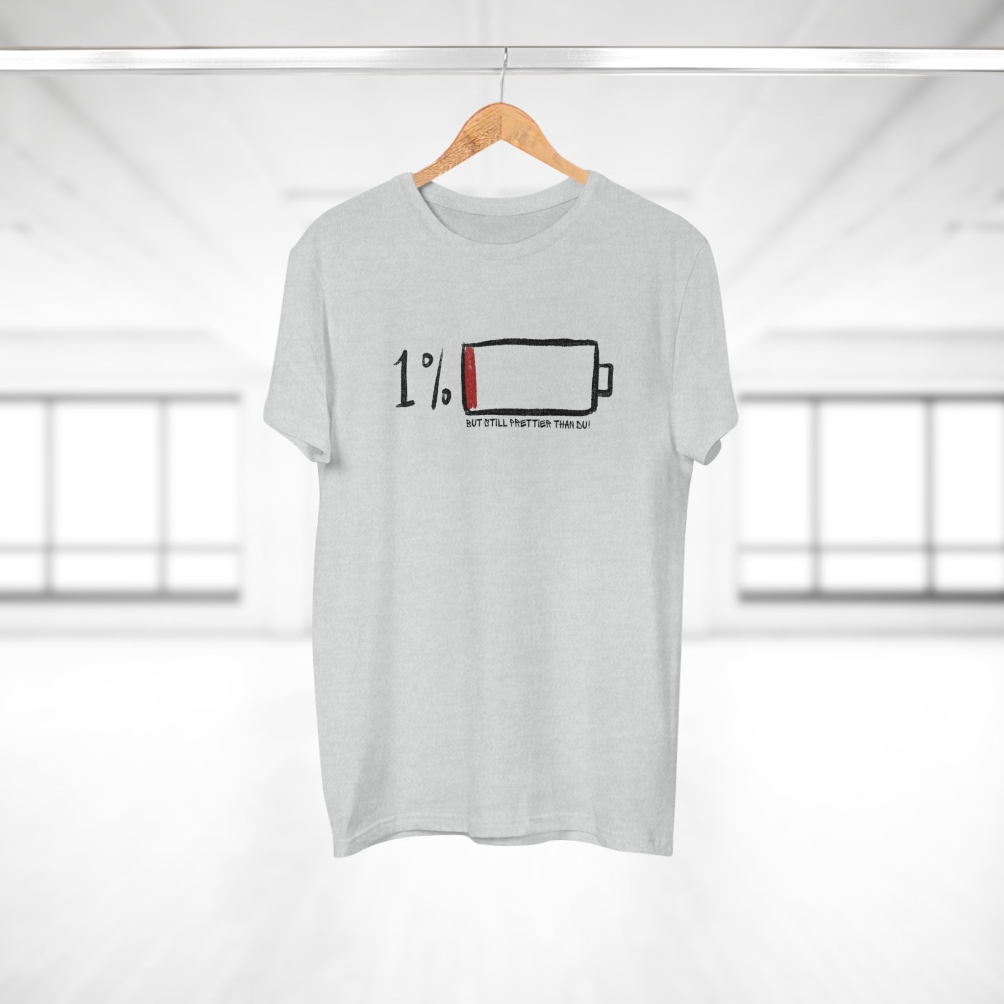 BATTERY LOW BUT STILL PRETTIER THAN DU - Lässiges Statement Shirt für müde Schönheiten – Frech, stylisch & selbstbewusst