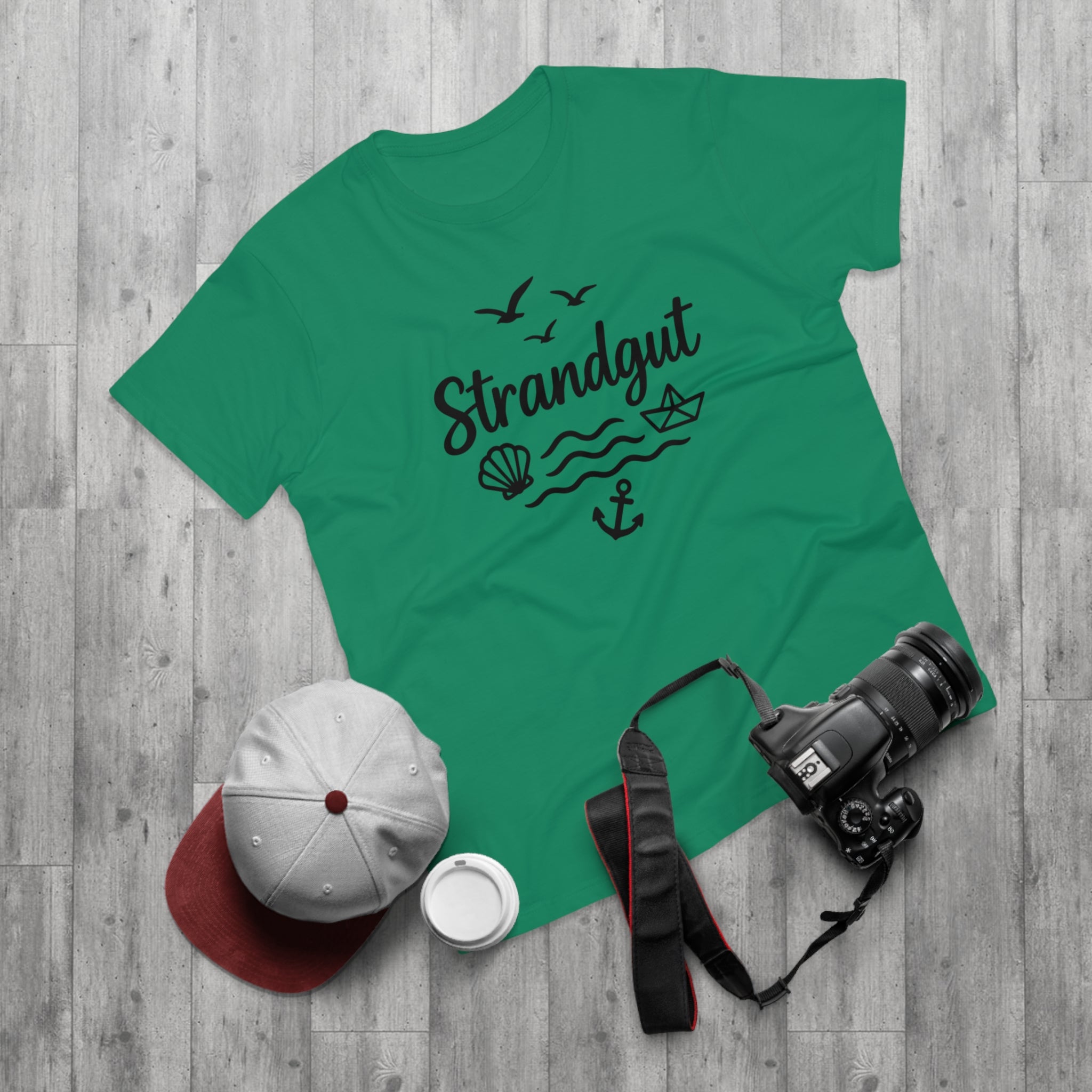 Strandgut T-Shirt – Maritimes Shirt mit Muschel, Anker & Papierboot – Küstenmode