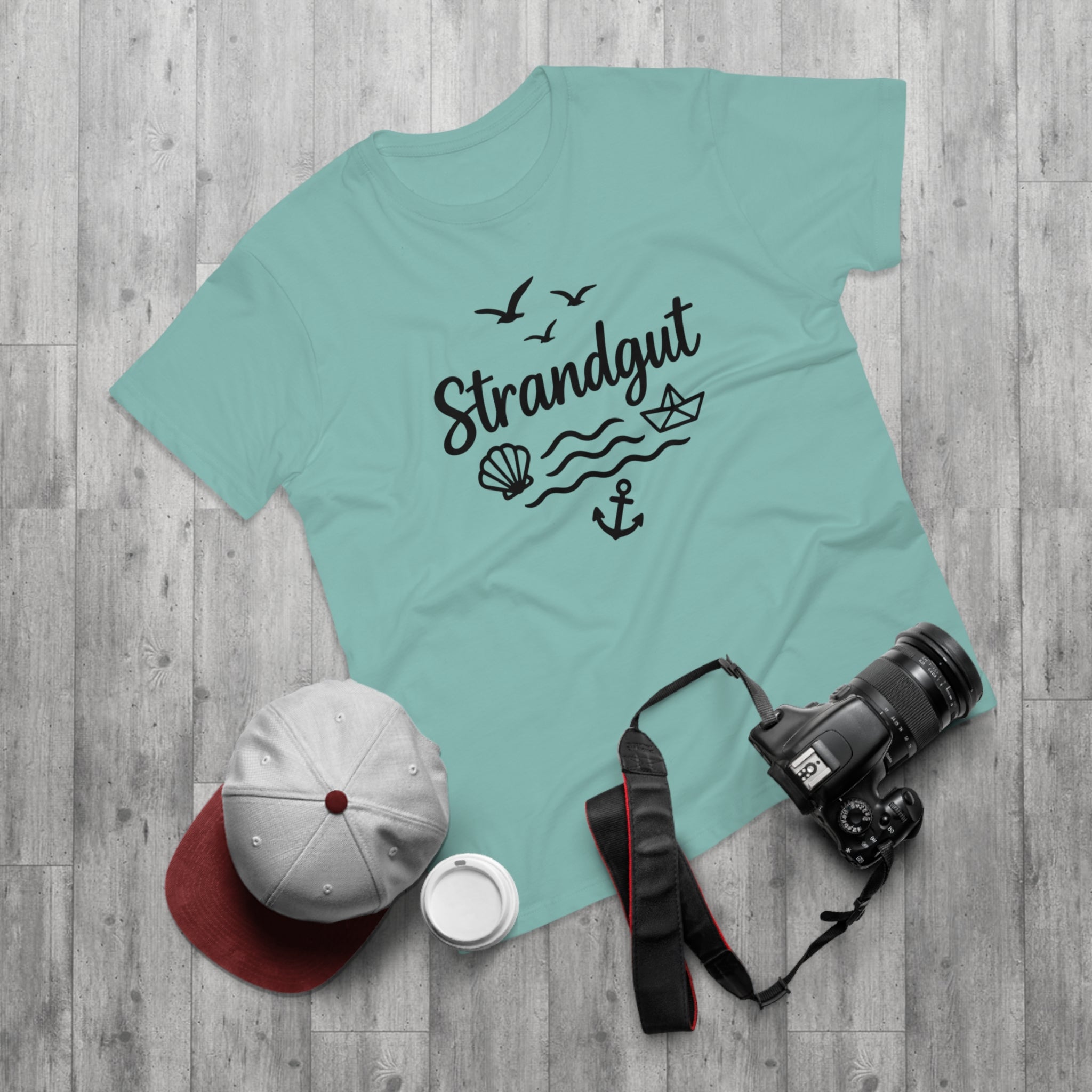 Strandgut T-Shirt – Maritimes Shirt mit Muschel, Anker & Papierboot – Küstenmode