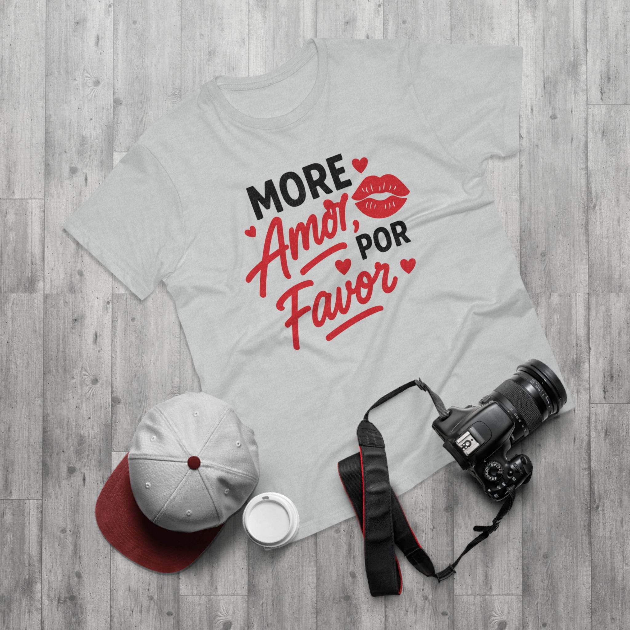 Romantisches T-Shirt – „More Amor, Por Favor“ – Love Shirt mit Herz & Kussmotiv
