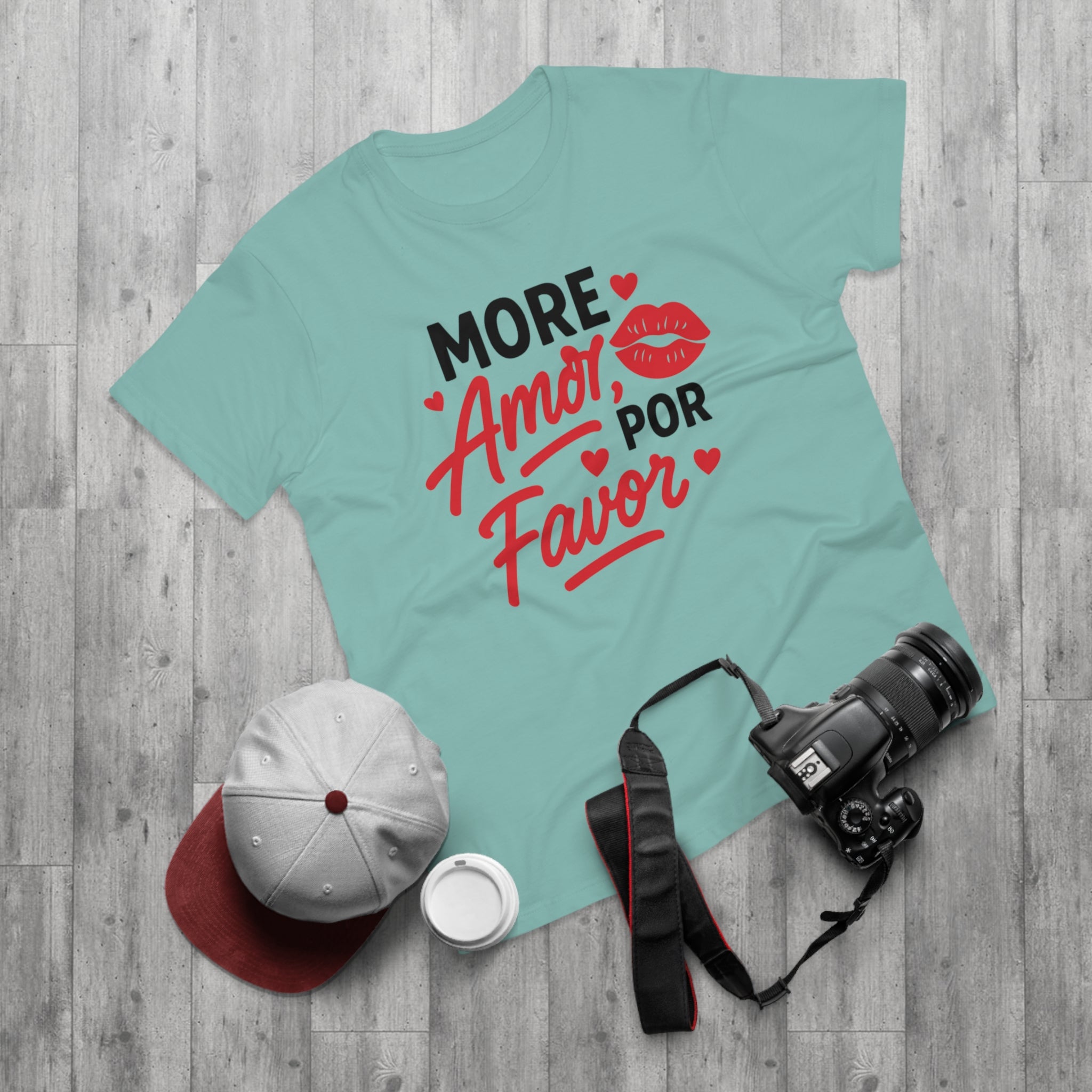 Romantisches T-Shirt – „More Amor, Por Favor“ – Love Shirt mit Herz & Kussmotiv