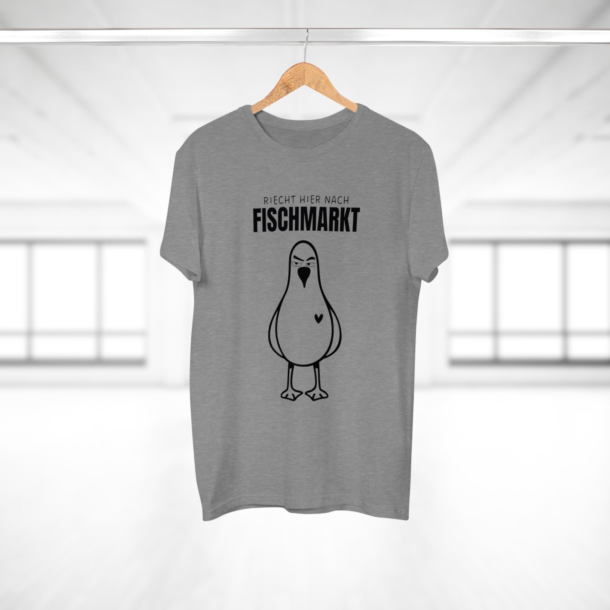 RIECHT HIER NACH FISCHMARKT
- Freches Hamburg Shirt – Mit hanseatischem Humor und maritimem Flair
