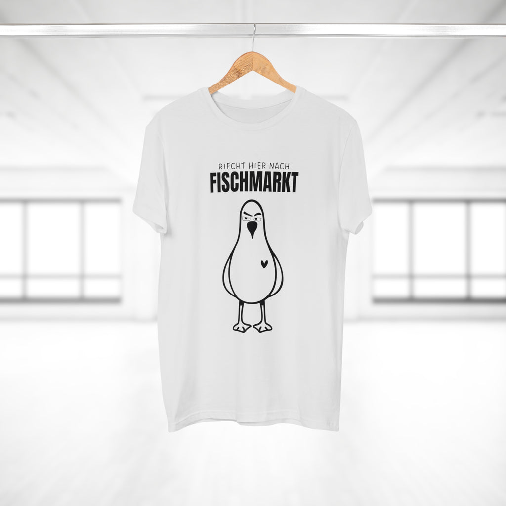 RIECHT HIER NACH FISCHMARKT
- Freches Hamburg Shirt – Mit hanseatischem Humor und maritimem Flair