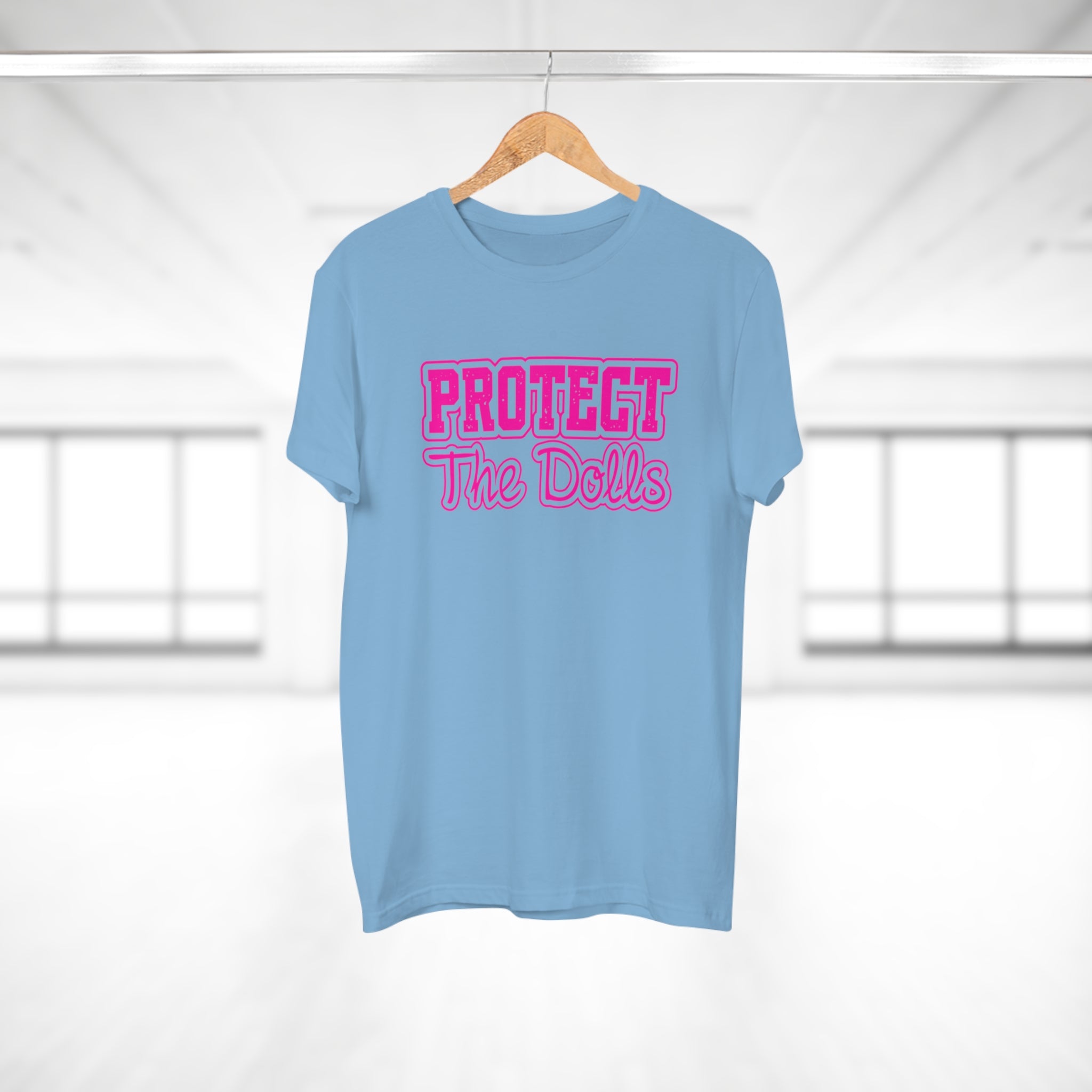 PROTECT THE DOLLS - Lässiges T-Shirt aus 100% Baumwolle mit auffälligem Print – Ideal für Alltag & Festival"