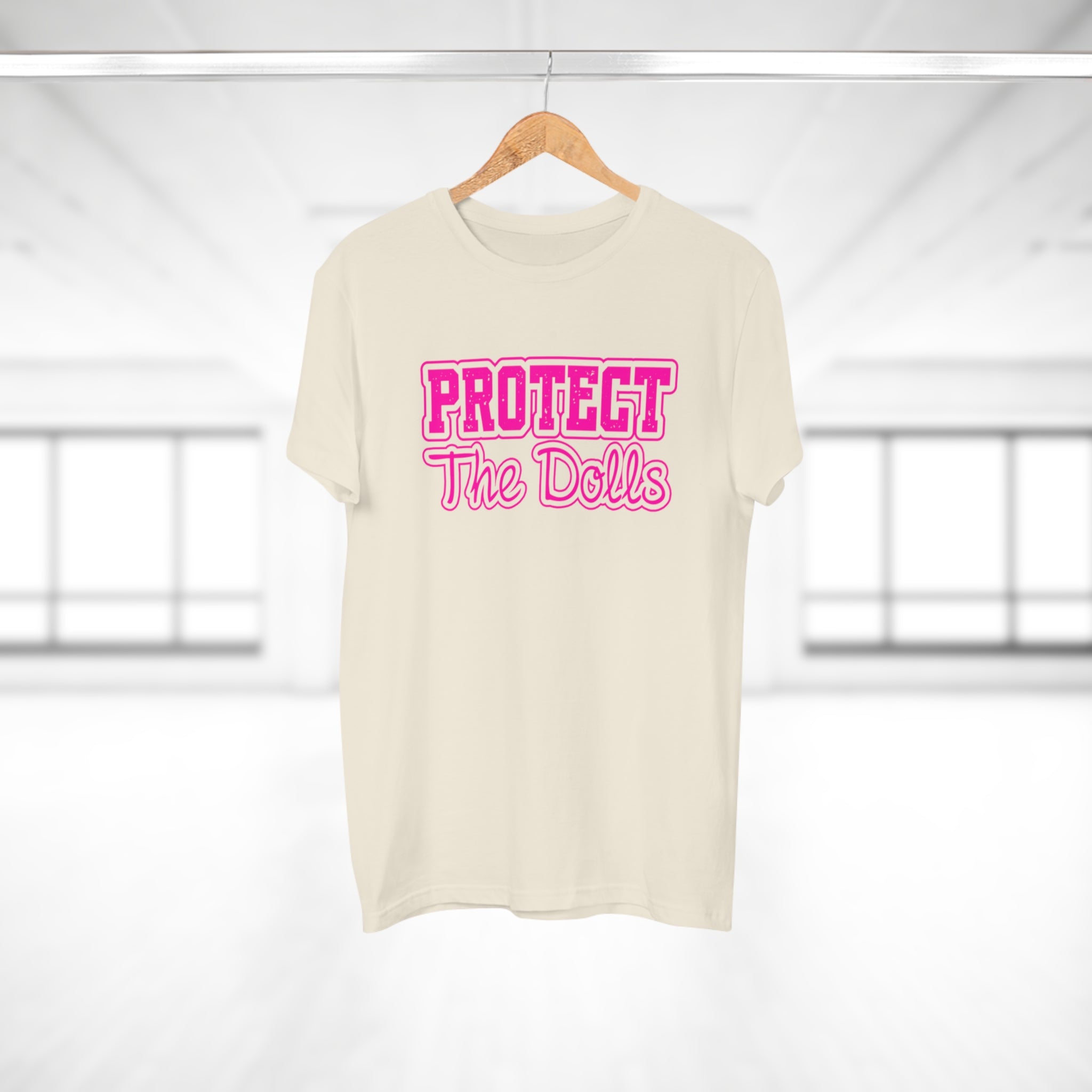 PROTECT THE DOLLS - Lässiges T-Shirt aus 100% Baumwolle mit auffälligem Print – Ideal für Alltag & Festival"