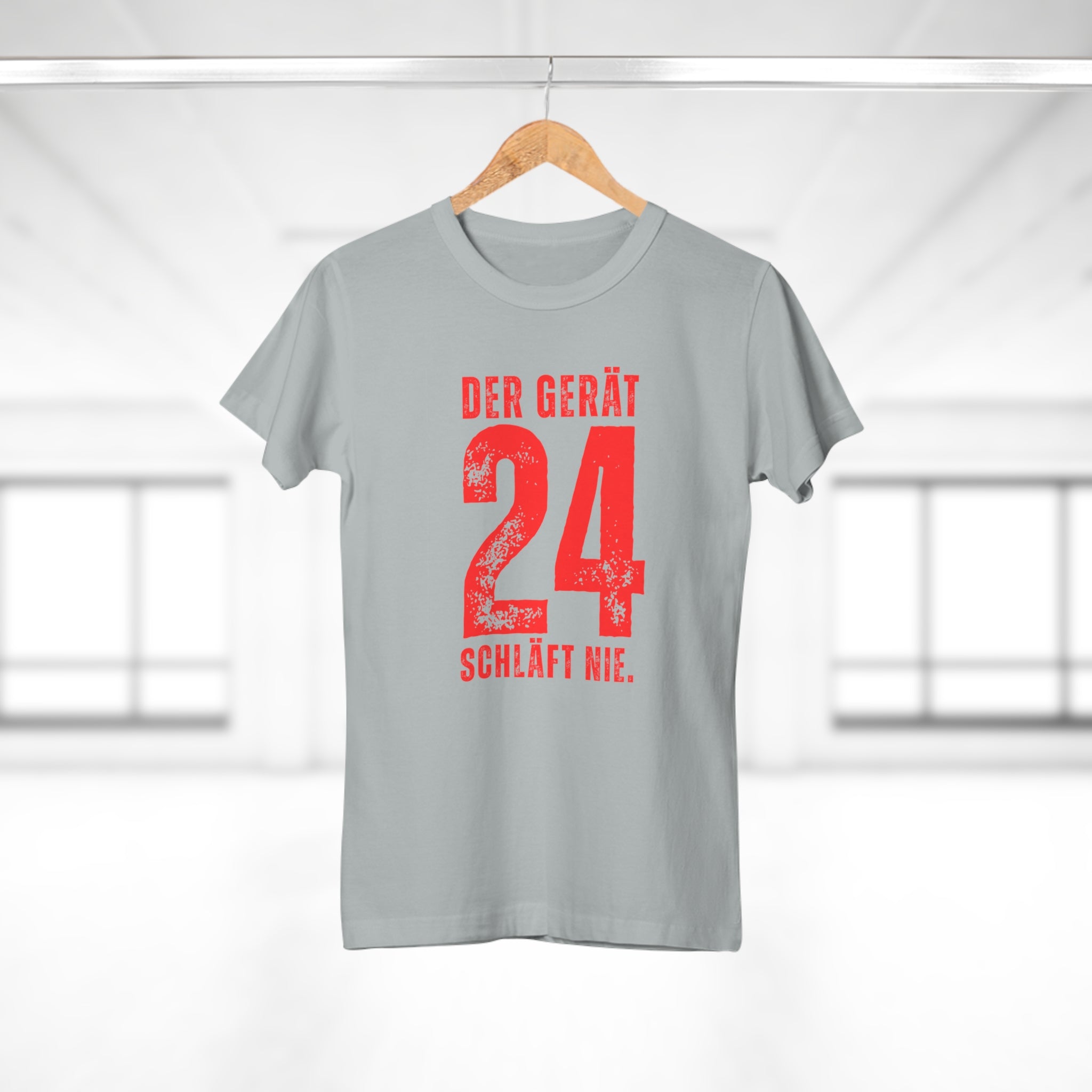 24 DER GERÄT SCHLÄFT NIE - Freches Shirt für starke Frauen – Stylisches T-Shirt mit Aussage