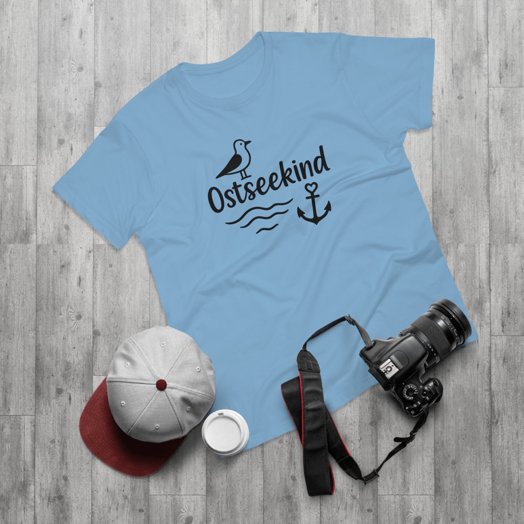 Ostseekind T-Shirt – Maritimes Shirt mit Möwe & Anker – Geschenk für Ostsee Fans