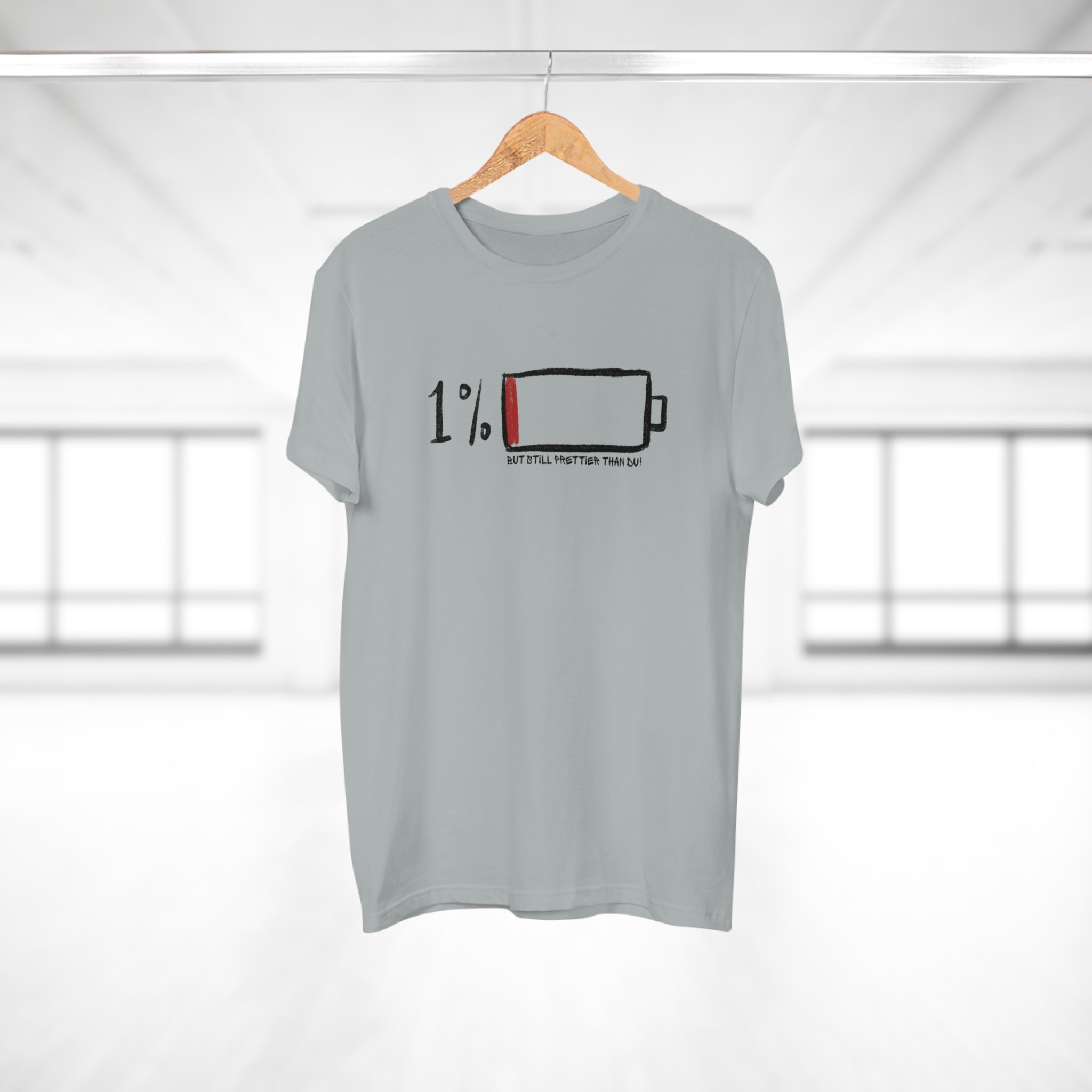 BATTERY LOW BUT STILL PRETTIER THAN DU - Lässiges Statement Shirt für müde Schönheiten – Frech, stylisch & selbstbewusst
