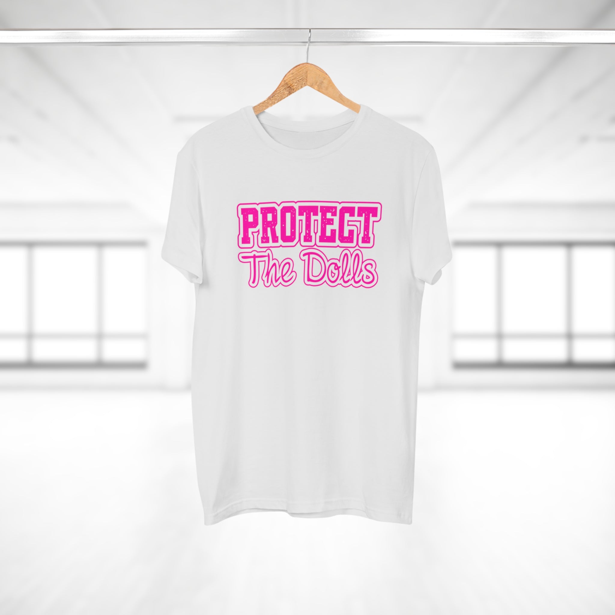PROTECT THE DOLLS - Lässiges T-Shirt aus 100% Baumwolle mit auffälligem Print – Ideal für Alltag & Festival"