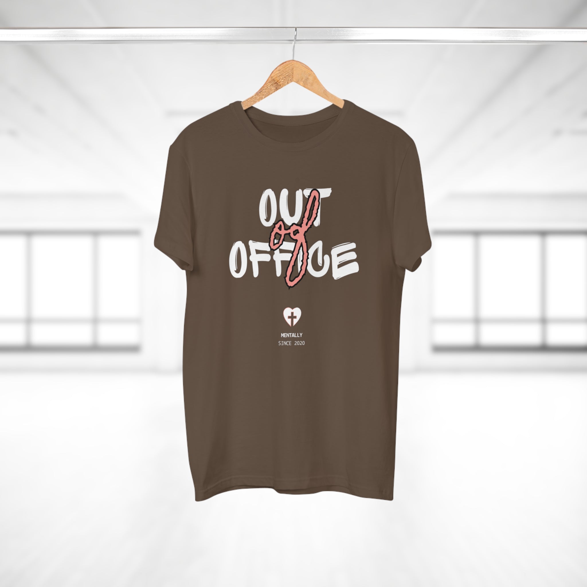 OUT OF OFFICE. MENTALLY SINCE 2020 - Lustiges Männer T-Shirt – Post-Pandemie Humor