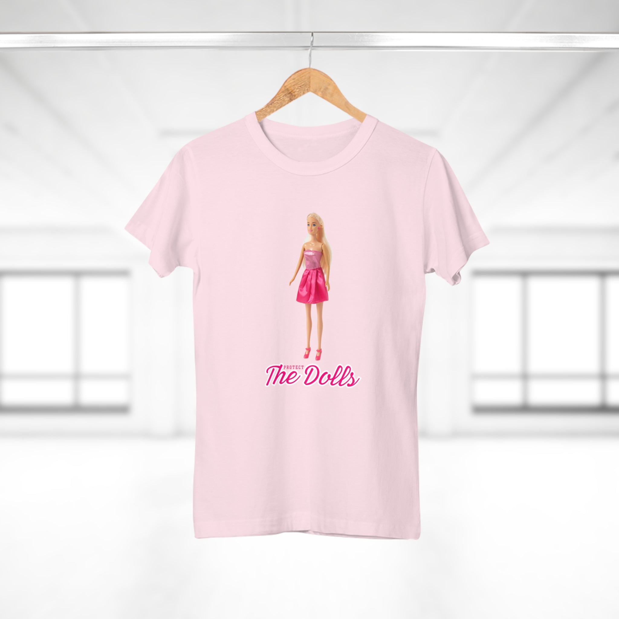 PROTECT THE DOLLS Freches Fashion Shirt für Frauen – Kombinierbar & provokant
