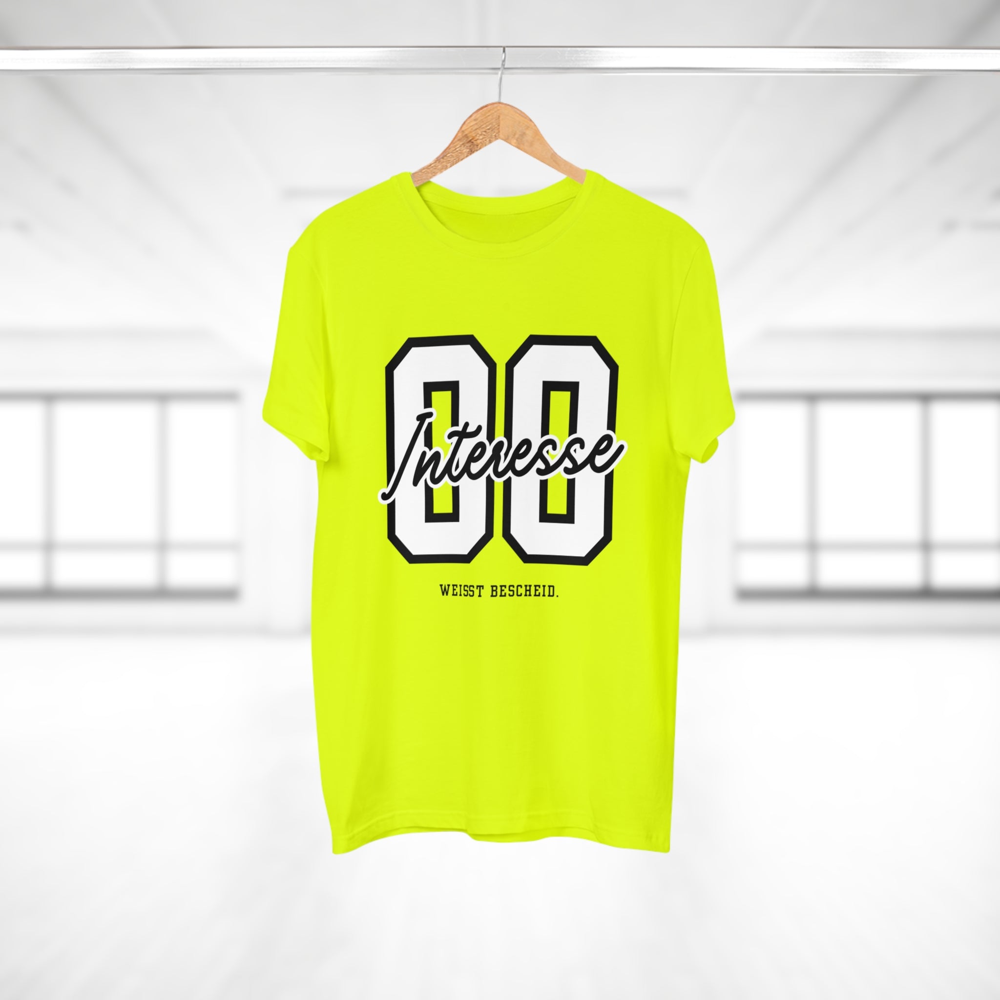 INTERESSE. WEISST BESCHEID - Sarkastisches Herren T-Shirt mit frechem Spruch – Ironisches Funshirt