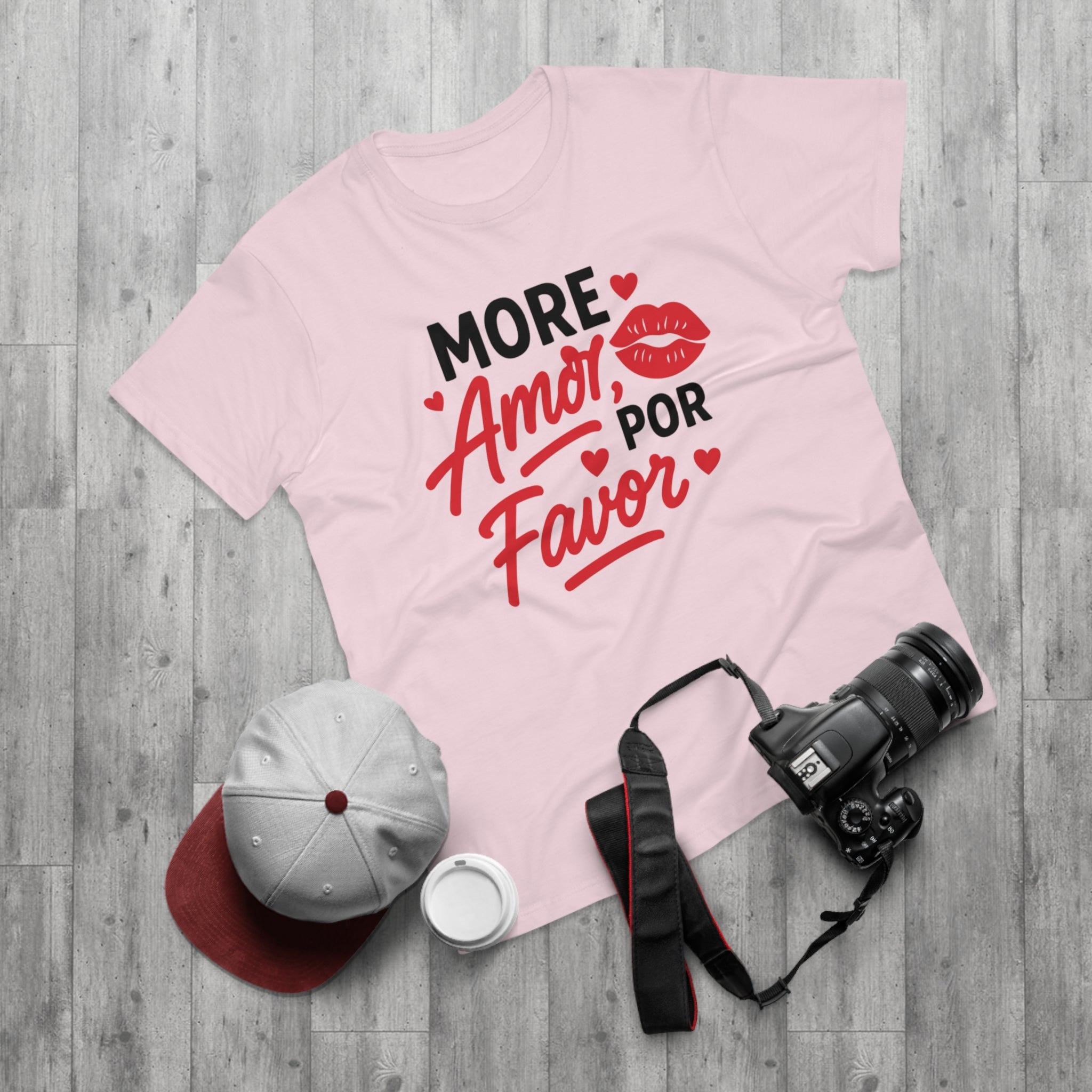 Romantisches T-Shirt – „More Amor, Por Favor“ – Love Shirt mit Herz & Kussmotiv