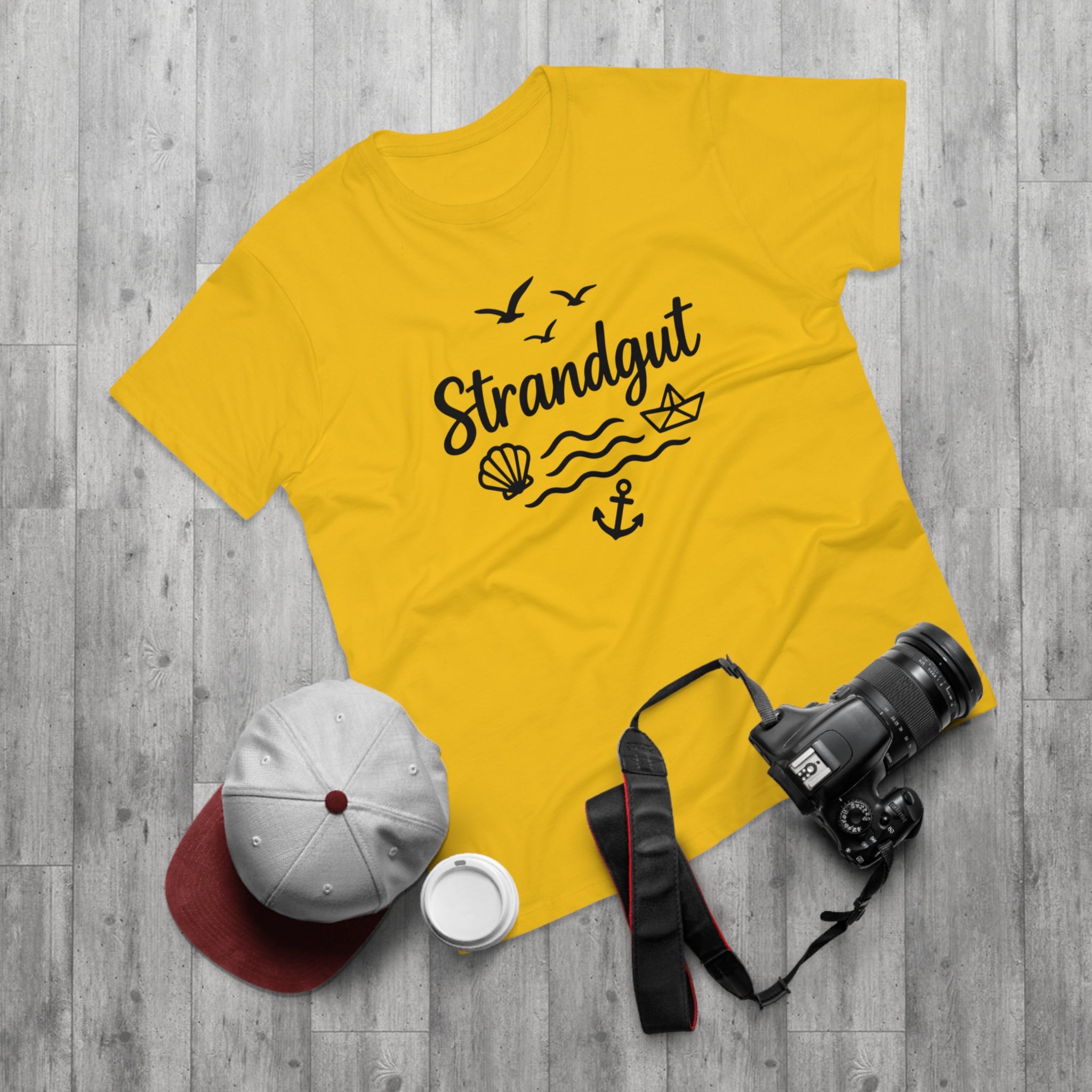 Strandgut T-Shirt – Maritimes Shirt mit Muschel, Anker & Papierboot – Küstenmode