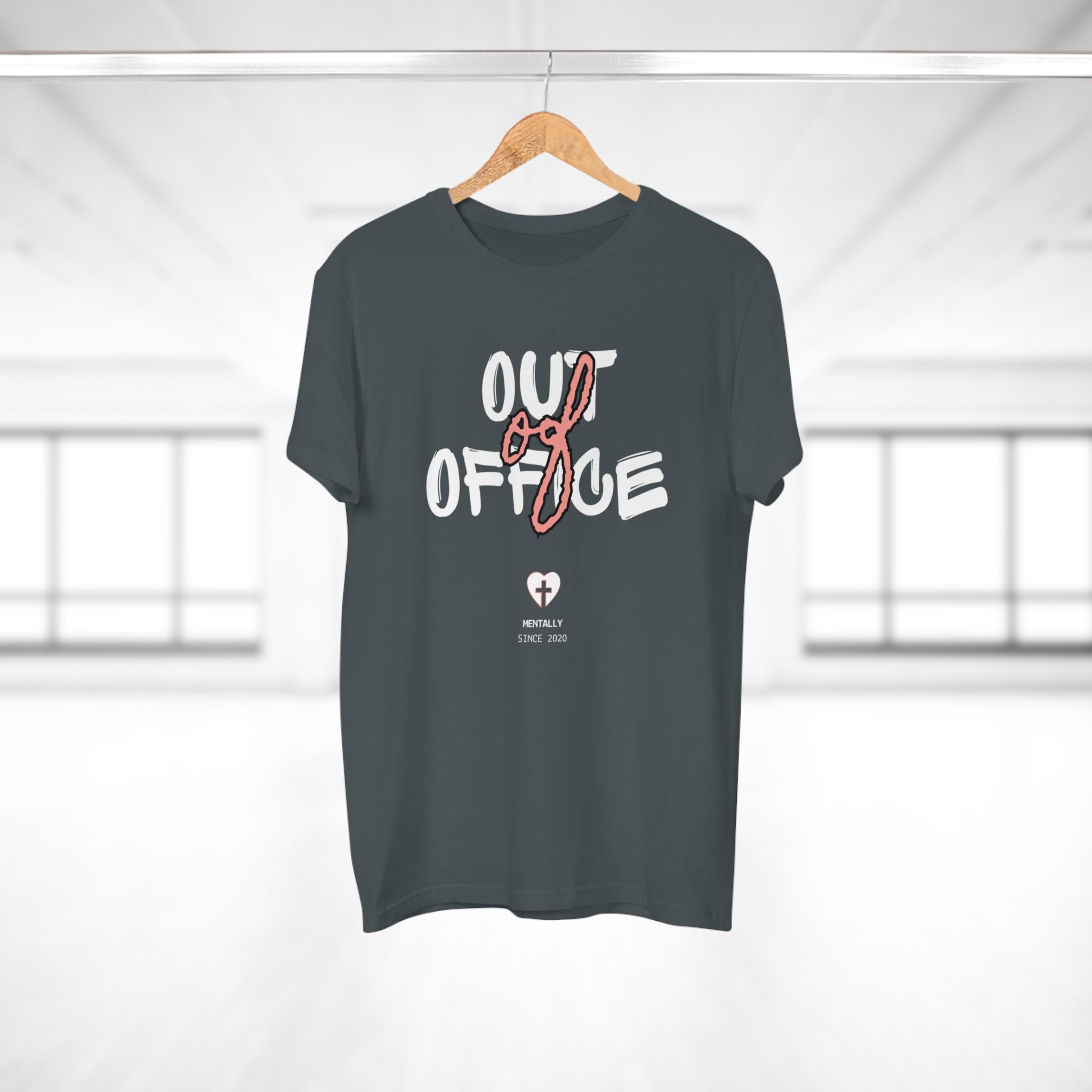 OUT OF OFFICE. MENTALLY SINCE 2020 - Lustiges Männer T-Shirt – Post-Pandemie Humor
