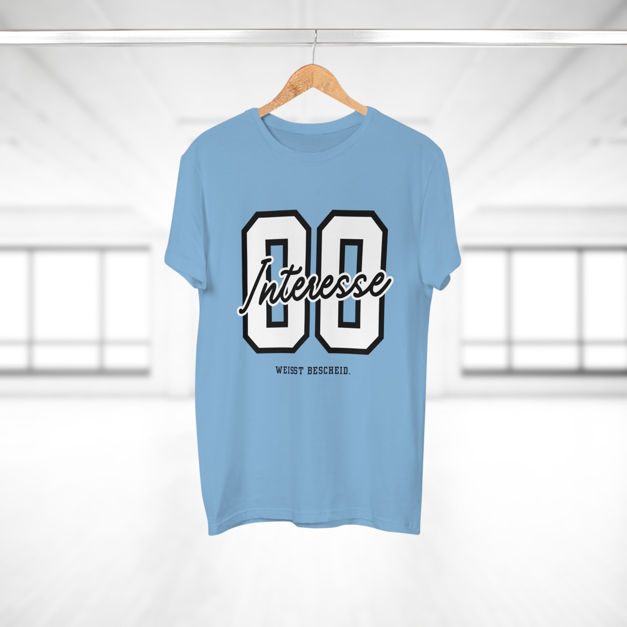 INTERESSE. WEISST BESCHEID - Sarkastisches Herren T-Shirt mit frechem Spruch – Ironisches Funshirt