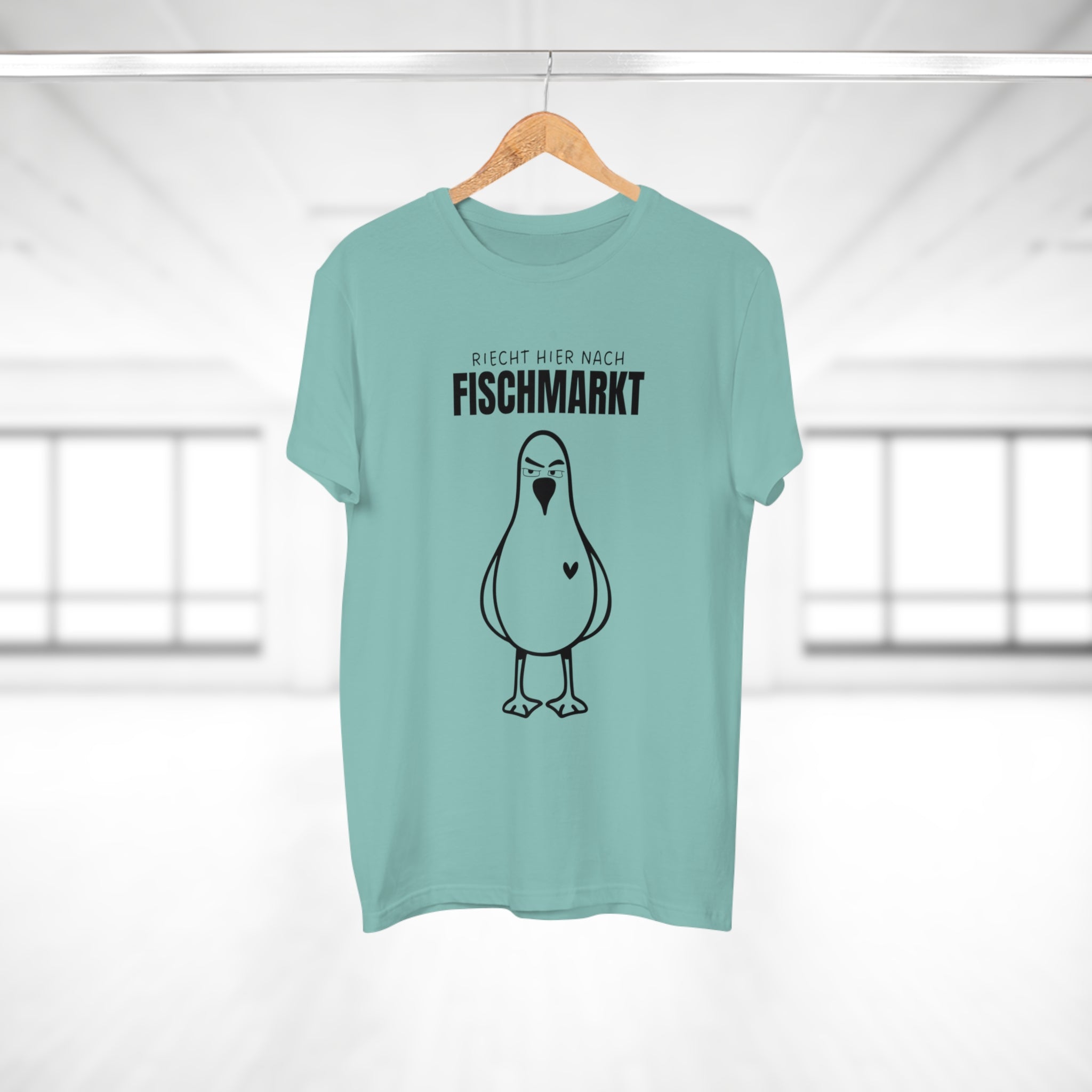 RIECHT HIER NACH FISCHMARKT
- Freches Hamburg Shirt – Mit hanseatischem Humor und maritimem Flair