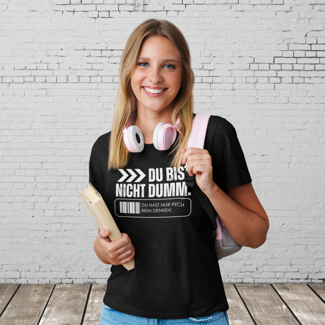 DU BIST NICHT DUMM. DU HAST NUR PECH BEIM DENKEN. - Freches Damen Shirt mit Spruch – Lustiges Statement T-Shirt für selbstbewusste Frauen