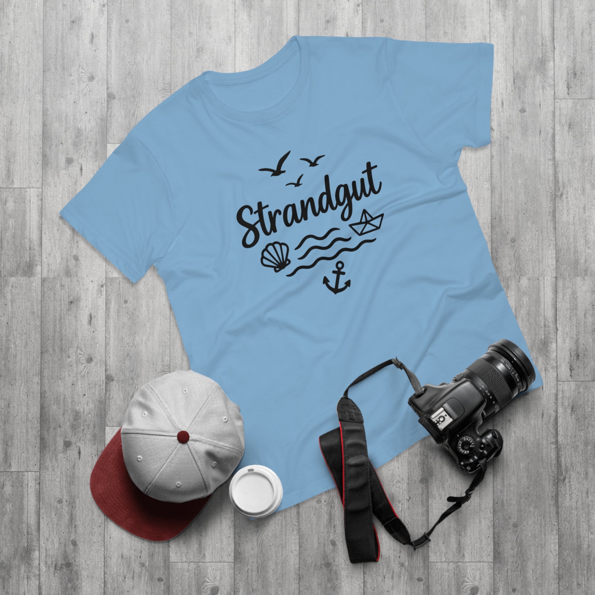Strandgut T-Shirt – Maritimes Shirt mit Muschel, Anker & Papierboot – Küstenmode