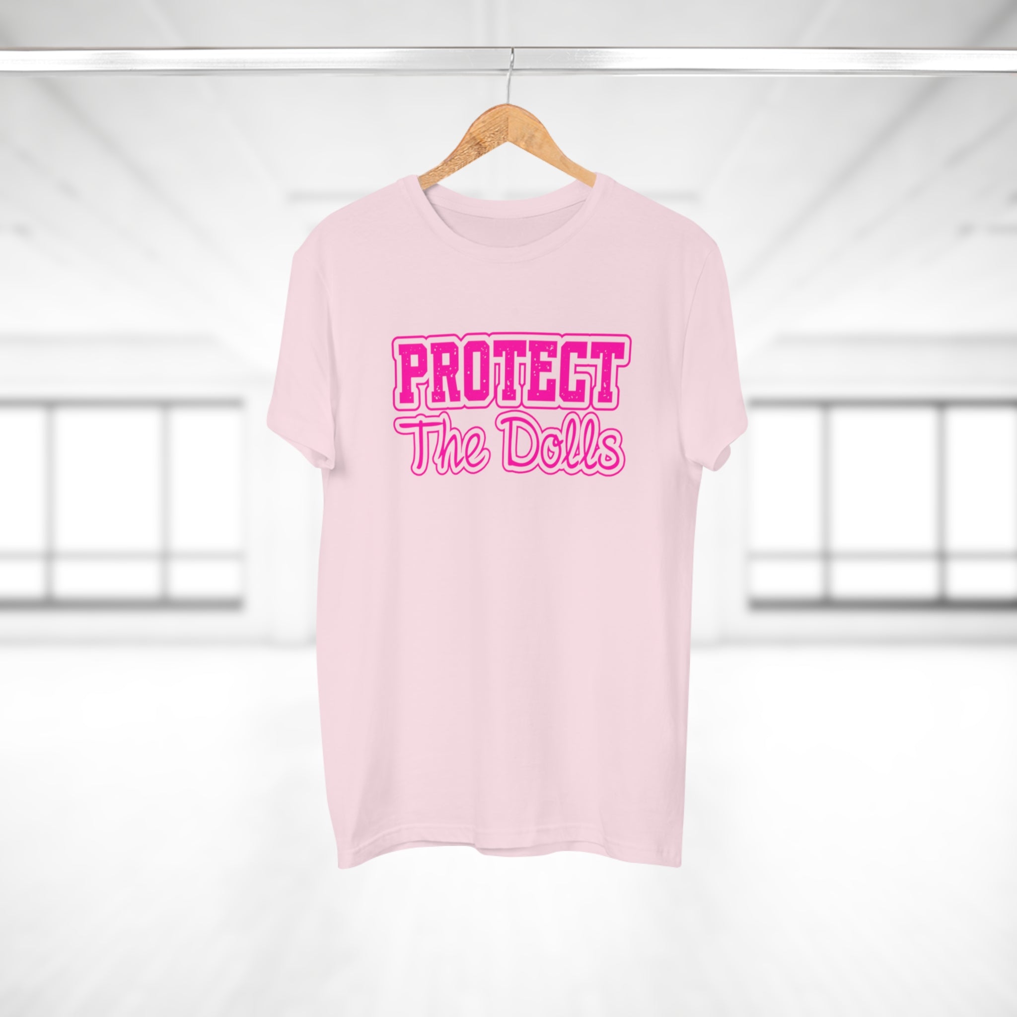 PROTECT THE DOLLS - Lässiges T-Shirt aus 100% Baumwolle mit auffälligem Print – Ideal für Alltag & Festival"