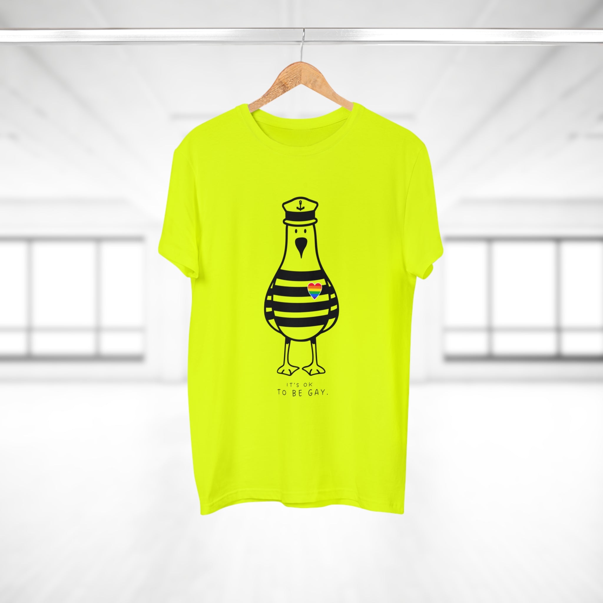 IT‘S OK TO BE GAY - Männer T-Shirt mit Möwenprint – Buntes Statement Shirt für Pride, Festival & Freizeit